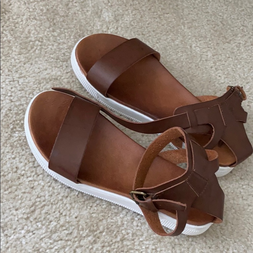Ankle strap sandal.